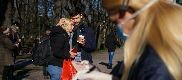 Специальный рейс Посольства России в Латвии для транспортировки россиян из Риги до российско-латвийской границы Специальный рейс Посольства России в Латвии для транспортировки россиян из Риги до российско-латвийской границы - Sputnik Латвия