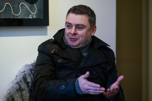 За себя не ручаюсь: бунтарь Осипов о протестах, шпротах, флагах и русских Латвии - Sputnik Латвия