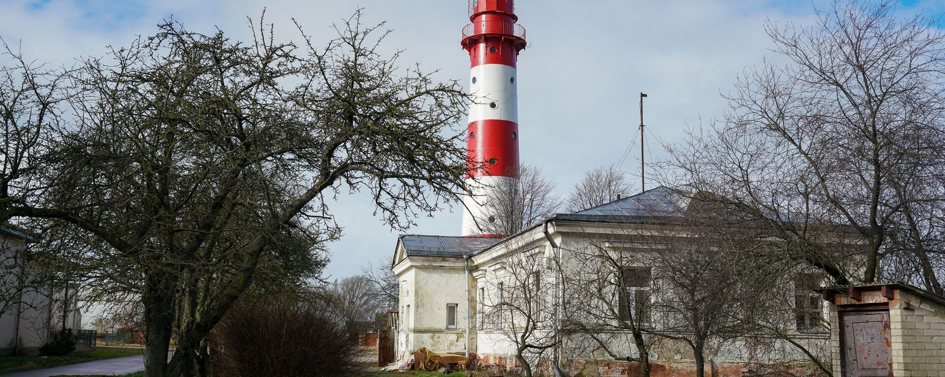Визитная карточка Лиепаи - старинный маяк, расположенный на территории рыбоконсервного завода - Sputnik Латвия, 1920, 28.09.2020