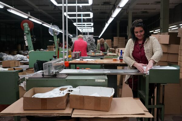 Последнее крупное предприятие в Лиепае под угрозой закрытия: участь Lauma Fabrics  - Sputnik Латвия