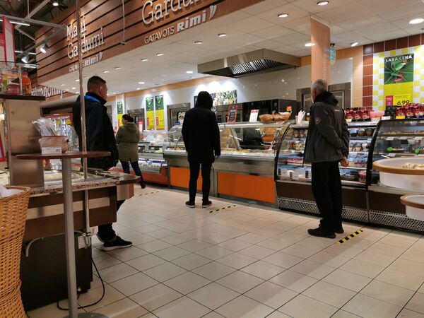 Репортаж из опустевших павильонов. Сбитые летчики латвийской торговли  - Sputnik Латвия