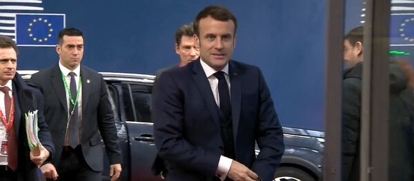 Макрон предупредил о возможном распаде Шенгенской зоны из-за коронавируса Макрон предупредил о возможном распаде Шенгенской зоны из-за коронавируса - Sputnik Латвия