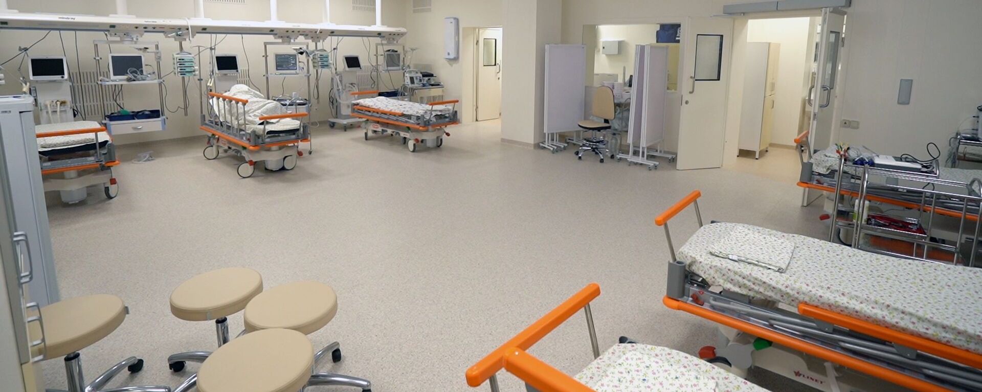 Медицинский стационар на территории больничного комплекса в Коммунарке - Sputnik Латвия, 1920, 19.09.2025