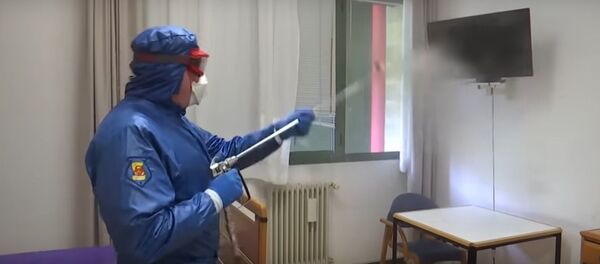 Минобороны показало, как военспецы борются с коронавирусом в Италии - Sputnik Латвия