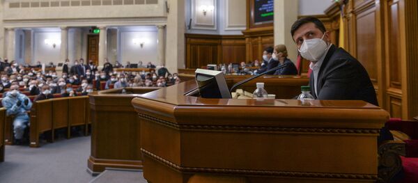 Президент Украины Владимир Зеленский на заседании Верховной рады в Киеве Президент Украины Владимир Зеленский на заседании Верховной рады в Киеве - Sputnik Latvija