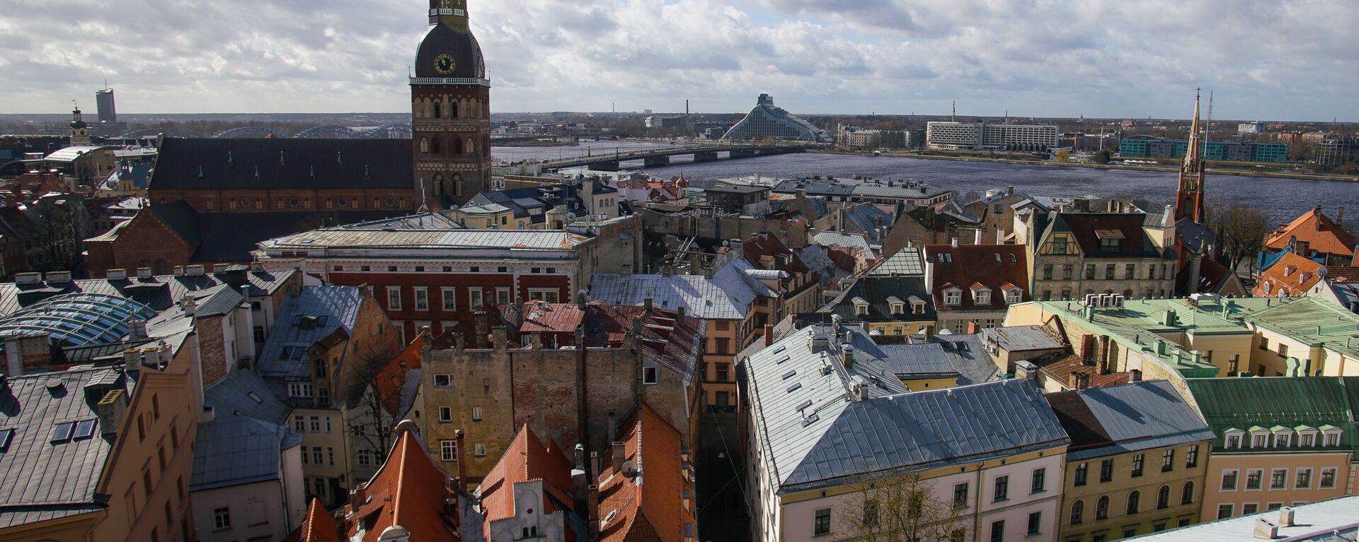 В Риге демонтировали петушка с церкви Св.Иакова, чтобы отреставрировать и заменить позолоту - Sputnik Латвия, 1920, 29.03.2022