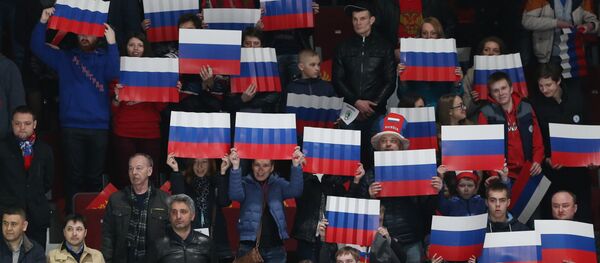 Болельщики сборной России во время хоккейного матча. Архивное фото - Sputnik Латвия