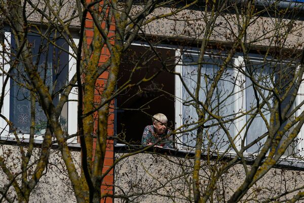 Тайна чумного барака в Латвии: под Ригой на карантин закрыли целый жилой дом - Sputnik Латвия