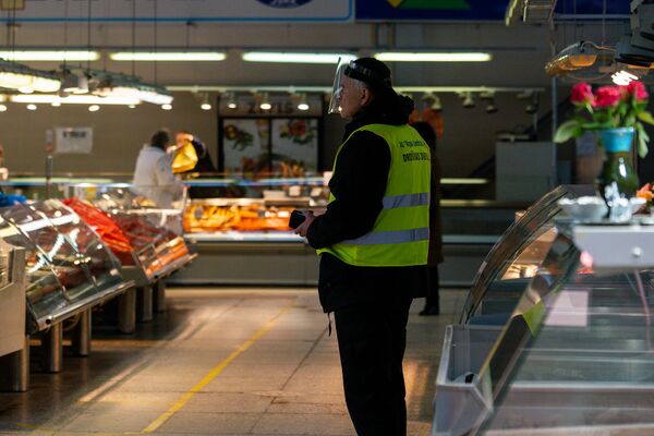 Репортаж из опустевших павильонов. Сбитые летчики латвийской торговли  - Sputnik Латвия