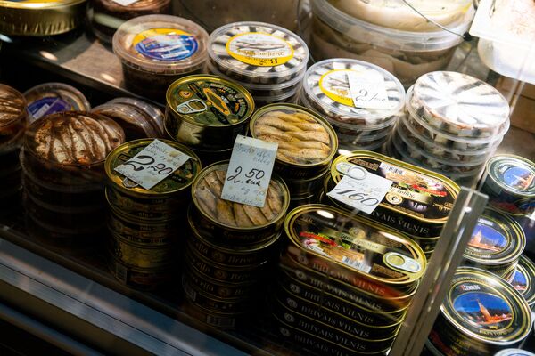 Репортаж из опустевших павильонов. Сбитые летчики латвийской торговли  - Sputnik Латвия