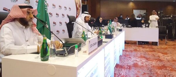 Министры здравоохранения G20 признали слабость отрасли в борьбе с COVID-19 - видео - Sputnik Latvija