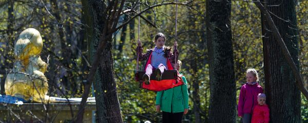 В Ботаническом саду Латвийского университета в Риге начинают цвести рододендроны и другие растения - Sputnik Латвия