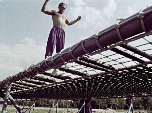 Космонавт Герман Титов на тренировке, 1962 год - Sputnik Латвия