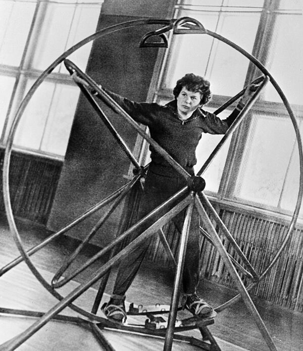 Валентина Терешкова на тренировке, 1963 год - Sputnik Латвия