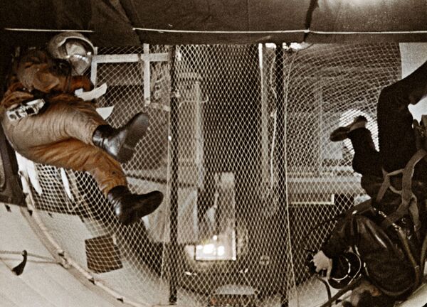 Тренировка космонавта в условиях невесомости, 1962 год - Sputnik Латвия