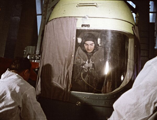 Валерий Быковский на тренировке в роторе, 1964 год - Sputnik Латвия