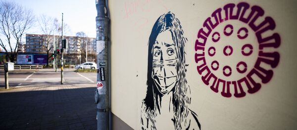 Граффити на тему коронавируса в Берлине Граффити на тему коронавируса в Берлине - Sputnik Латвия