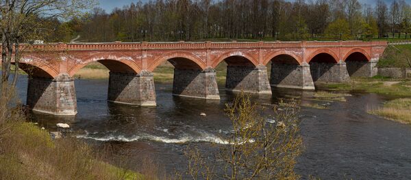 Знаменитый каменный мост через Венту в Кулдиге. - Sputnik Латвия