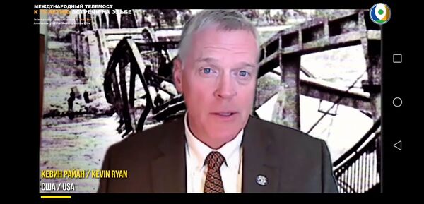 Телемост Россия - США: дух Эльбы подпортил рижский памятник оккупации в Google - Sputnik Латвия