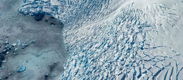 Вид на ледник и льдины на море  Вид на ледник и льдины на море  - Sputnik Latvija
