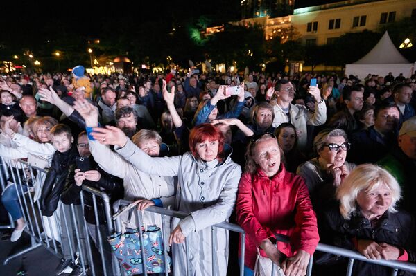 Такого в истории ТВ еще не было: как идет подготовка к фестивалю Дорога на Ялту - Sputnik Латвия