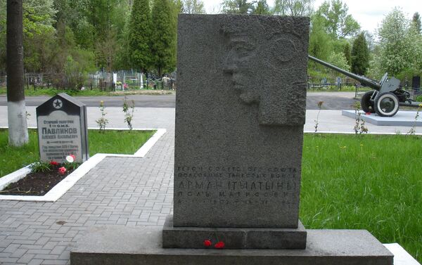 Piemineklis uz Pola Armāna kapa Novooktjabrskojos kapos Volhovā - Sputnik Latvija