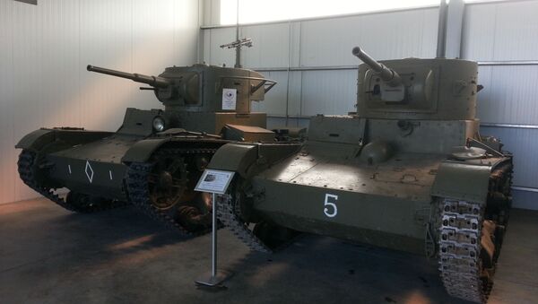 Танки Т-26, на которых воевали в Испании советские и республиканские танкисты, в экспозиции музея Эль-Голосо под Мадридом - Sputnik Latvija