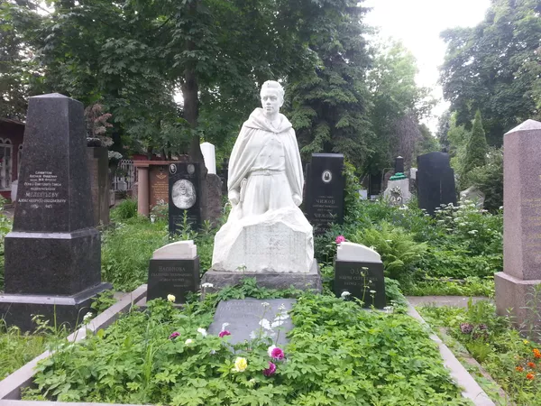 Герой-отец и герой-сын: о подвигах комполка Карла Озолса и разведчика Юрия Озолса Герой-отец и герой-сын: о подвигах комполка Карла Озолса и разведчика Юрия Озолса - Sputnik Латвия