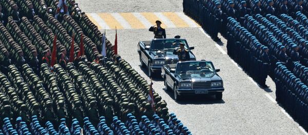 Министр обороны РФ, генерал армии Сергей Шойгу во время военного парада на Красной площади в Москве  Министр обороны РФ, генерал армии Сергей Шойгу во время военного парада на Красной площади в Москве  - Sputnik Latvija