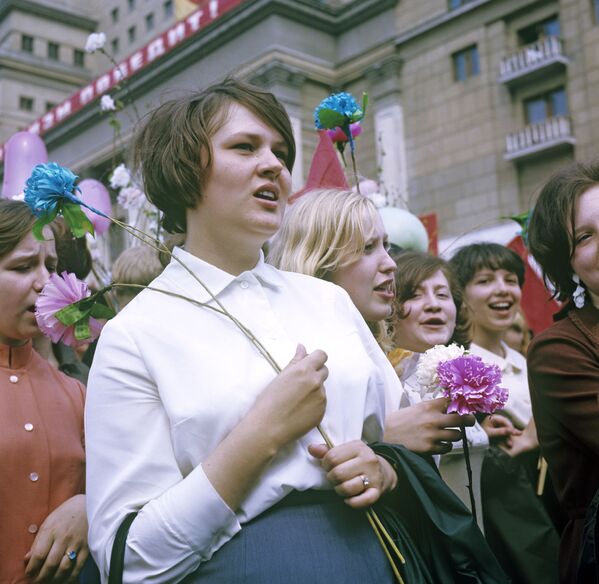 Москвички - участницы первомайской демонстрации, 1969 год - Sputnik Латвия