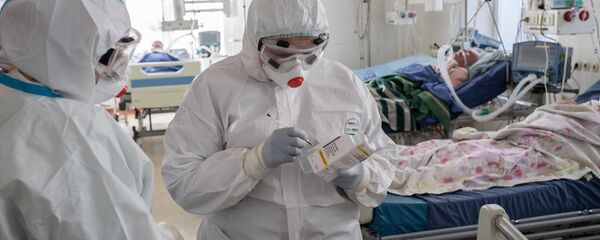 Медицинские работники в отделении реанимации для больных с коронавирусной инфекцией Медицинские работники в отделении реанимации для больных с коронавирусной инфекцией - Sputnik Latvija