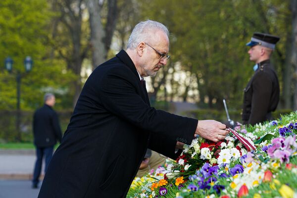 Весенний юбилей независимости Латвии: экзистенциальный, цветочный, на белых скатертях - Sputnik Латвия