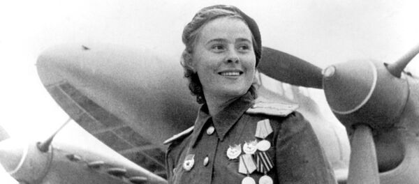 Герой Советского Союза заместитель командира эскадрильи 125-го гвардейского авиационного женского полка Мария Долина - Sputnik Латвия