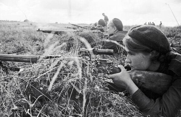 Слет снайперов 3-й ударной армии Калининского фронта в годы Великой Отечественной войны - Sputnik Латвия