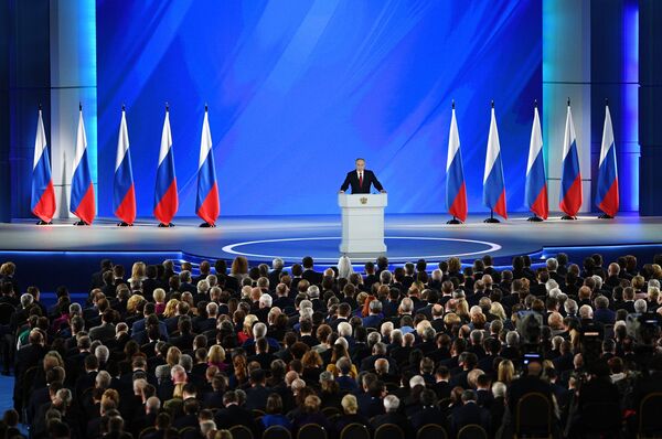 Президент России Владимир Путин выступает с ежегодным посланием Федеральному Собранию - Sputnik Латвия