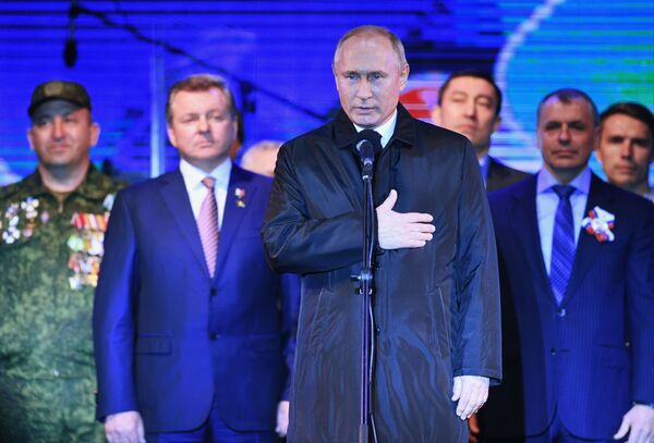 Президент РФ Владимир Путин на концерте в Симферополе по случаю пятилетия воссоединения Крыма с Россией - Sputnik Латвия
