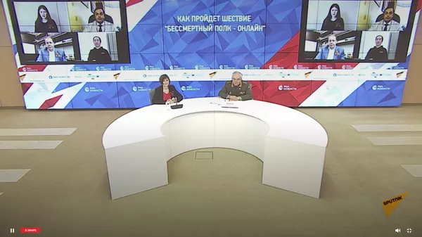 Соединить родных тех, кто воевал в одном окопе: Бессмертный полк - онлайн ширится Соединить родных тех, кто воевал в одном окопе: Бессмертный полк - онлайн ширится - Sputnik Латвия