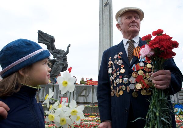 О чем забыл сказать Ушаков: как праздновали День Победы до 2010 года в Латвии - Sputnik Латвия