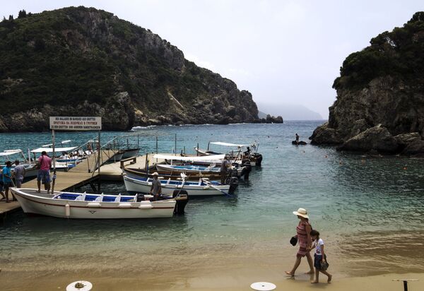 Отпуск под вопросом: поедут ли латвийцы этим летом к морю - Sputnik Латвия