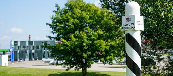 Пограничный столб на границе между Латвией и Эстонией, архивное фото - Sputnik Латвия