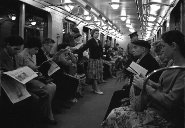 Пассажиры Московского метрополитена, 1964 год - Sputnik Латвия