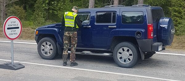 Пограничники задержали латвийца, который сбежал с места дорожно-транспортного происшествия в Кретинге Пограничники задержали латвийца, который сбежал с места дорожно-транспортного происшествия в Кретинге - Sputnik Латвия