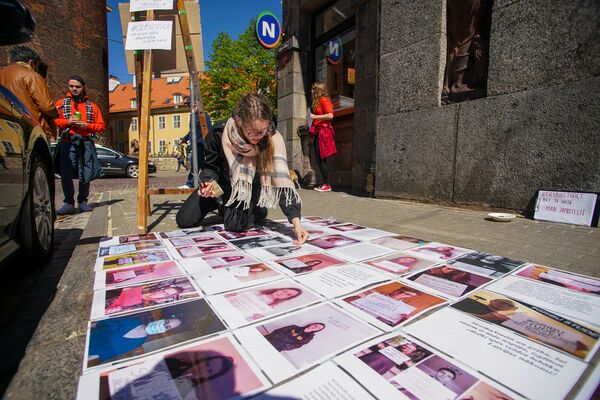 Должен работать, чтобы есть: студенты в Риге просят не разрушать будущее Латвии - Sputnik Латвия