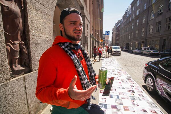 Должен работать, чтобы есть: студенты в Риге просят не разрушать будущее Латвии - Sputnik Латвия