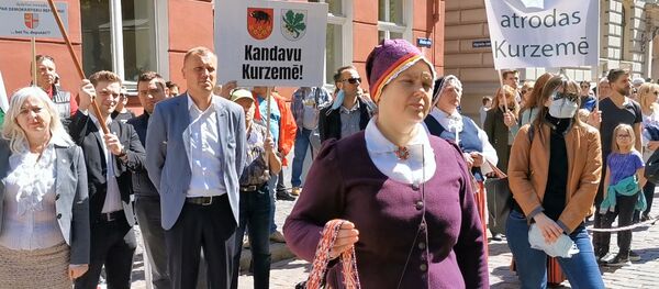 Пикет у здания Сейма против утверждения краевой реформы на удаленном заседании - Sputnik Латвия