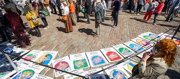 Пикет у здания Сейма против утверждения краевой реформы на удаленном заседании - Sputnik Латвия