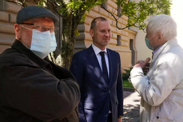 Пикет у здания Сейма против утверждения краевой реформы на удаленном заседании - Sputnik Латвия