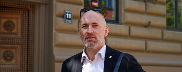 Пикет у здания Сейма против утверждения краевой реформы на удаленном заседании - Sputnik Латвия