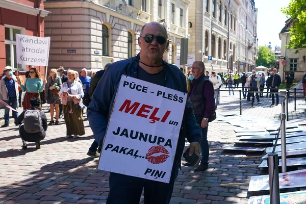 Пикет у здания Сейма против утверждения краевой реформы на удаленном заседании - Sputnik Латвия