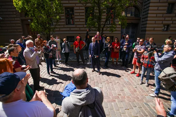 Пикет у здания Сейма против утверждения краевой реформы на удаленном заседании - Sputnik Латвия